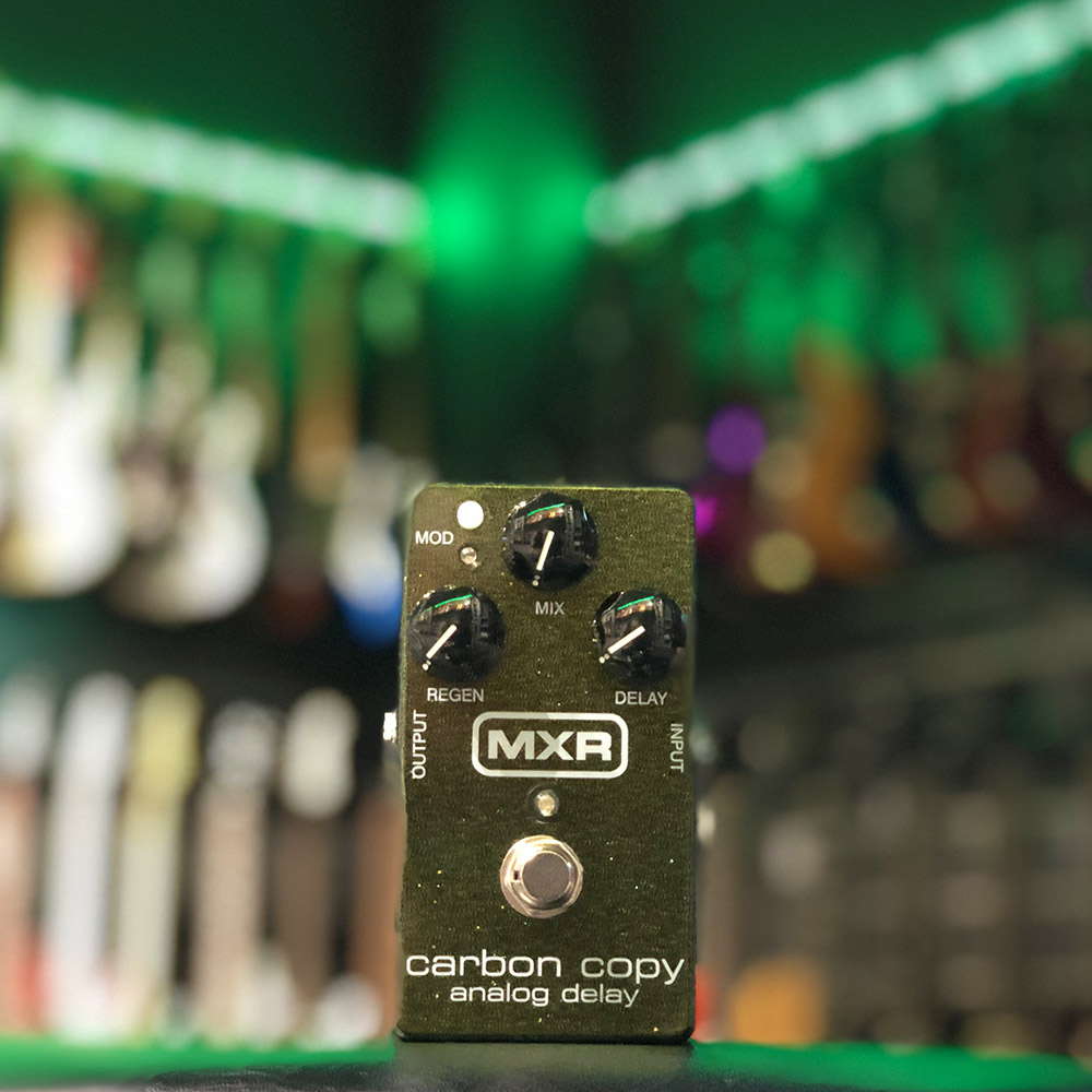 drunkatools's tweet image. 🎛️ El MXR M169 Carbon Copy. Este pedal tiene la particularidad de sacar un buen sonido, tanto a la guitarra limpia, como con distorsión, overdrive u otros efectos; algo que no se puede decir de todos los delays.
ow.ly/5zCs50HhbiN