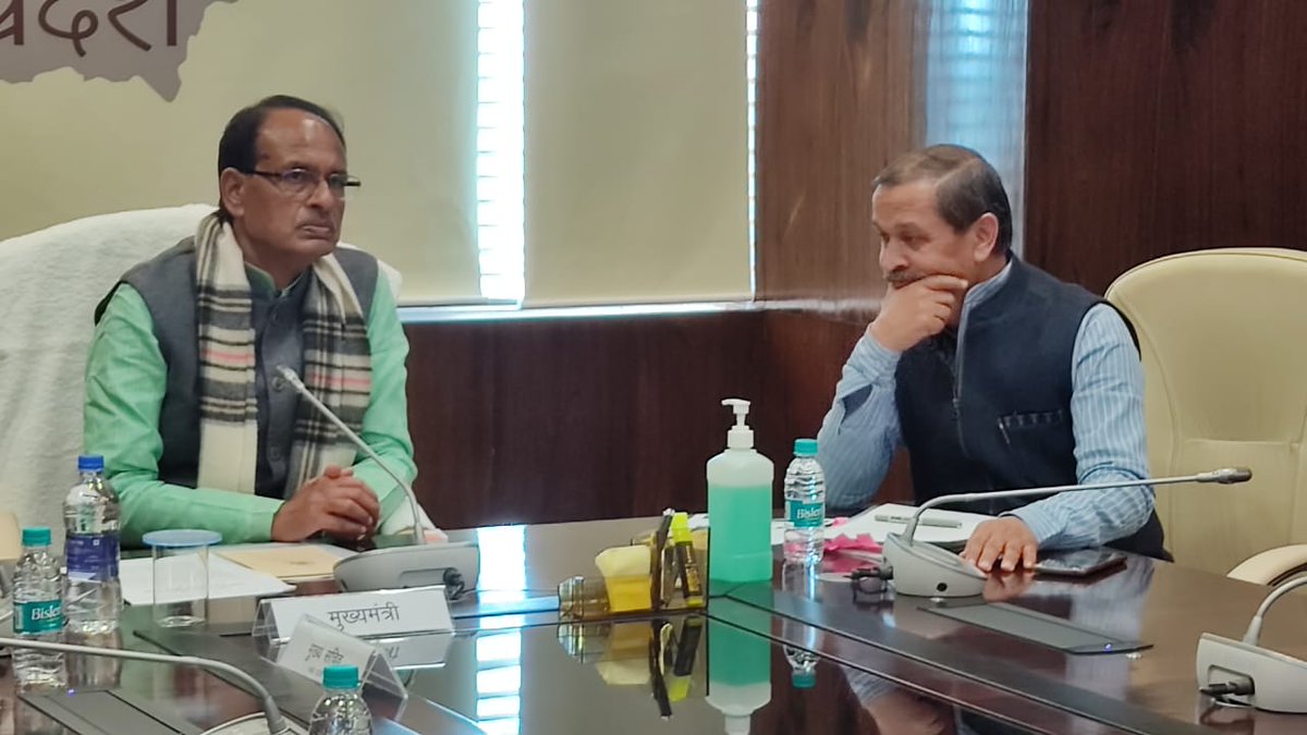 opsakhlecha's tweet photo. मुख्यमंत्री श्री @ChouhanShivraj के साथ मंत्रालय से वीडियो कॉन्फ्रेंसिंग के माध्यम से इंदौर में आयोजित 'मध्यप्रदेश विज्ञान सम्मेलन एवं प्रदर्शनी 2021' का उद्घाटन किया।

@IITIOfficial 
@MPVS2021 
@MpVigyan
@Vibha_India https://t.co/JWhQx0okMn