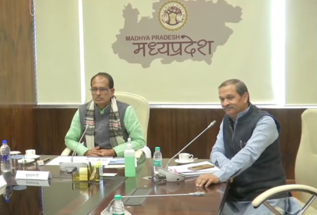 opsakhlecha's tweet photo. मुख्यमंत्री श्री @ChouhanShivraj के साथ मंत्रालय से वीडियो कॉन्फ्रेंसिंग के माध्यम से इंदौर में आयोजित 'मध्यप्रदेश विज्ञान सम्मेलन एवं प्रदर्शनी 2021' का उद्घाटन किया।

@IITIOfficial 
@MPVS2021 
@MpVigyan
@Vibha_India https://t.co/JWhQx0okMn