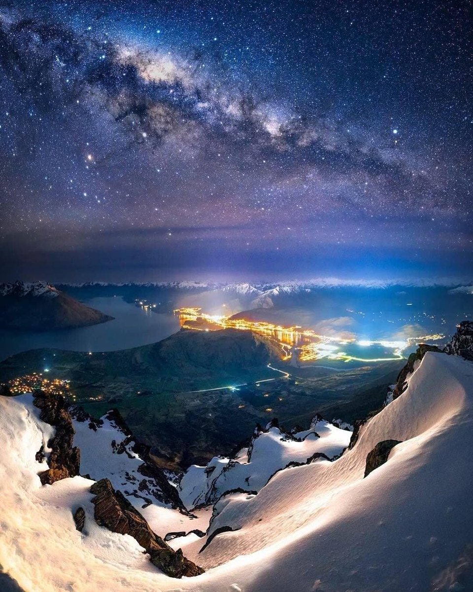 redditSpaceView's tweet photo. The Milky Way over Queenstown, New Zealand! Photo cred @ south of home https://t.co/gjCg1dDygG