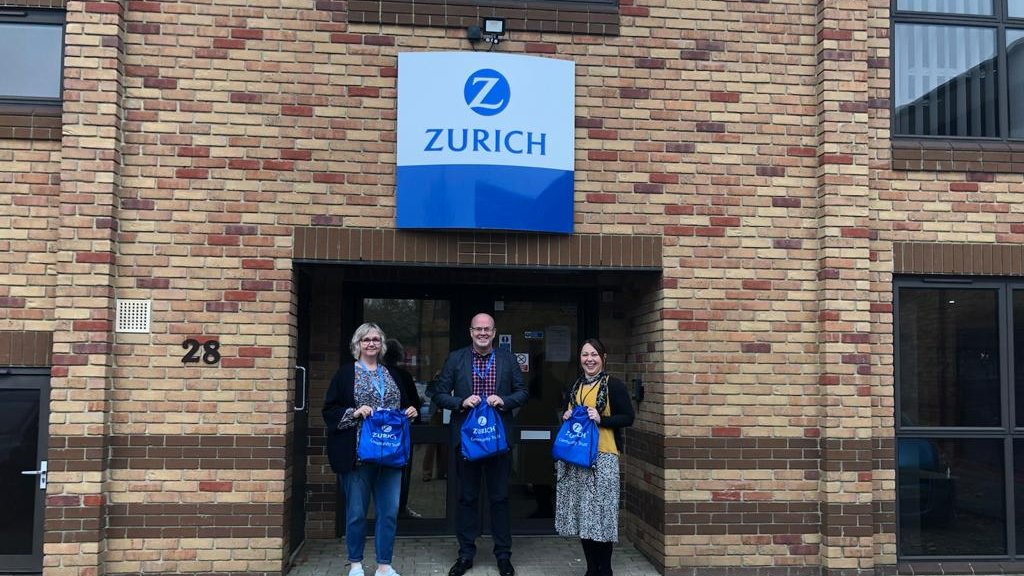 khhosp's tweet photo. ๐คฉ Christmas has come early thanks to @ZCTrust and @ZurichInsUK in Chipping Norton! ๐
On top of a HUGE ยฃ10,000 donation, they have taken the time to put together gifts for our patients and families to make Christmas a bit more special!โค๏ธ
#corporate #community #hospice #LoveZCT https://t.co/LUotj9SNnC