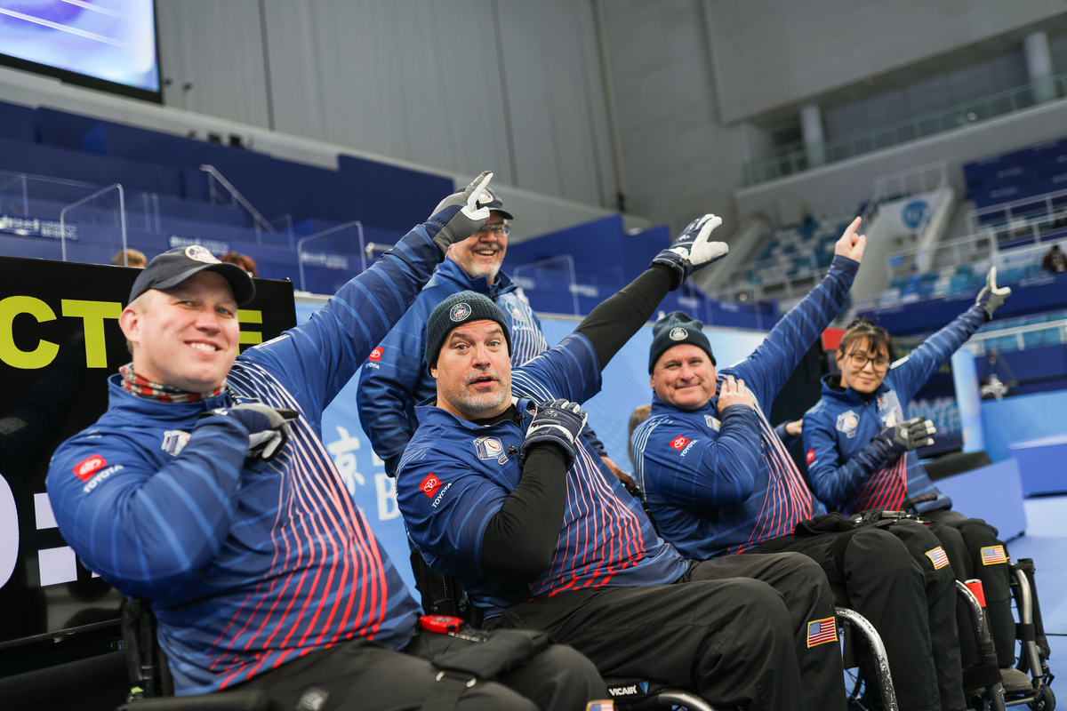 Which photo expresses best your festive mood?

Yoshida Chinami - seeing your loved ones 💕
Sofia Mabergs - all the festive food 🥘🧀🥮
Bruce Mouat - being excited about the presents 🎁
Team USA - just dance 🕺💃