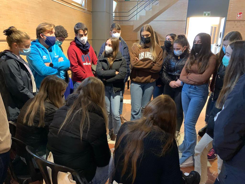 Nuestro alumnado de bachillerato internacional participó en la Jornada 'la Unión Europea, los jóvenes y su futuro' <a href="/iborganization/">International Baccalaureate</a> <a href="/EDHuelva/">Europe Direct Huelva</a> <a href="/CoFoE/">eduardo gomez flores</a> #COFOE fb.watch/a2KDHyUH21/