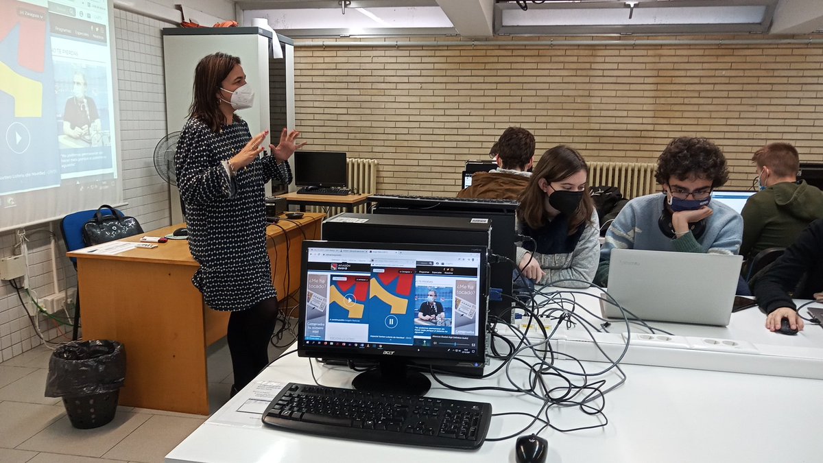 patriciagascon's tweet photo. Desde @unizar en #Periodismo escuchando @aragonradio y su especial de la lotería con nuestra compañera @Martabbnn de @despiertaaragon 😘 @cmartalazo @patriciagascon #LoteriadeNavidad #proycom https://t.co/ZXIXhaSqHy