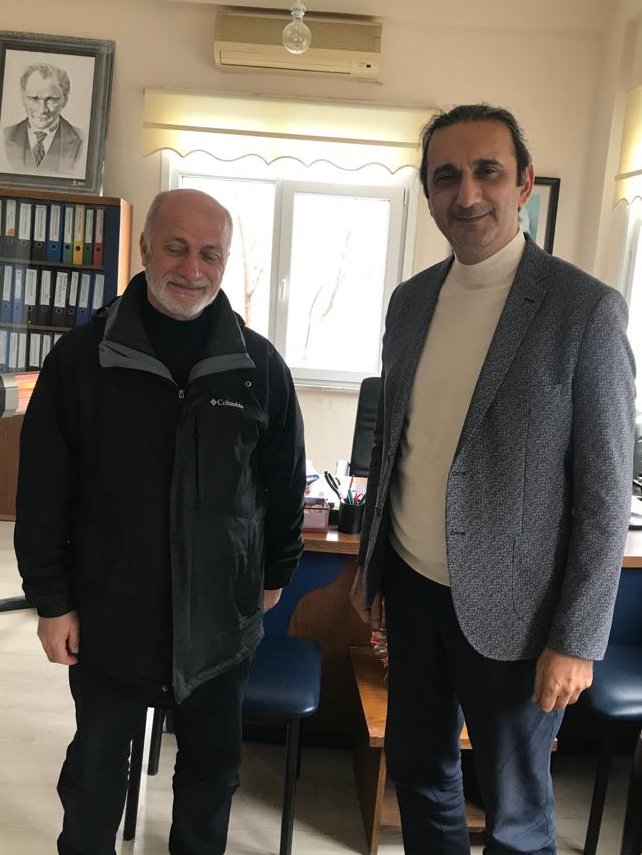 #İBBYönetimSahadaMuhtarlarıyla Poyrazköy Mahalle Muhtarımız Mehmet Kalafat’ı ziyaret ettik. Mehmet kaptan, balık avlamakta da muhtarlıkta da kendisine güvenli ve mahir. Teşekkür ederim Mehmet kaptan.  <a href="/istanbulbld/">İstanbul Büyükşehir Belediyesi</a> <a href="/ibbmuhtarliklar/">İBB Muhtarlık İşleri Dairesi Başkanlığı</a>