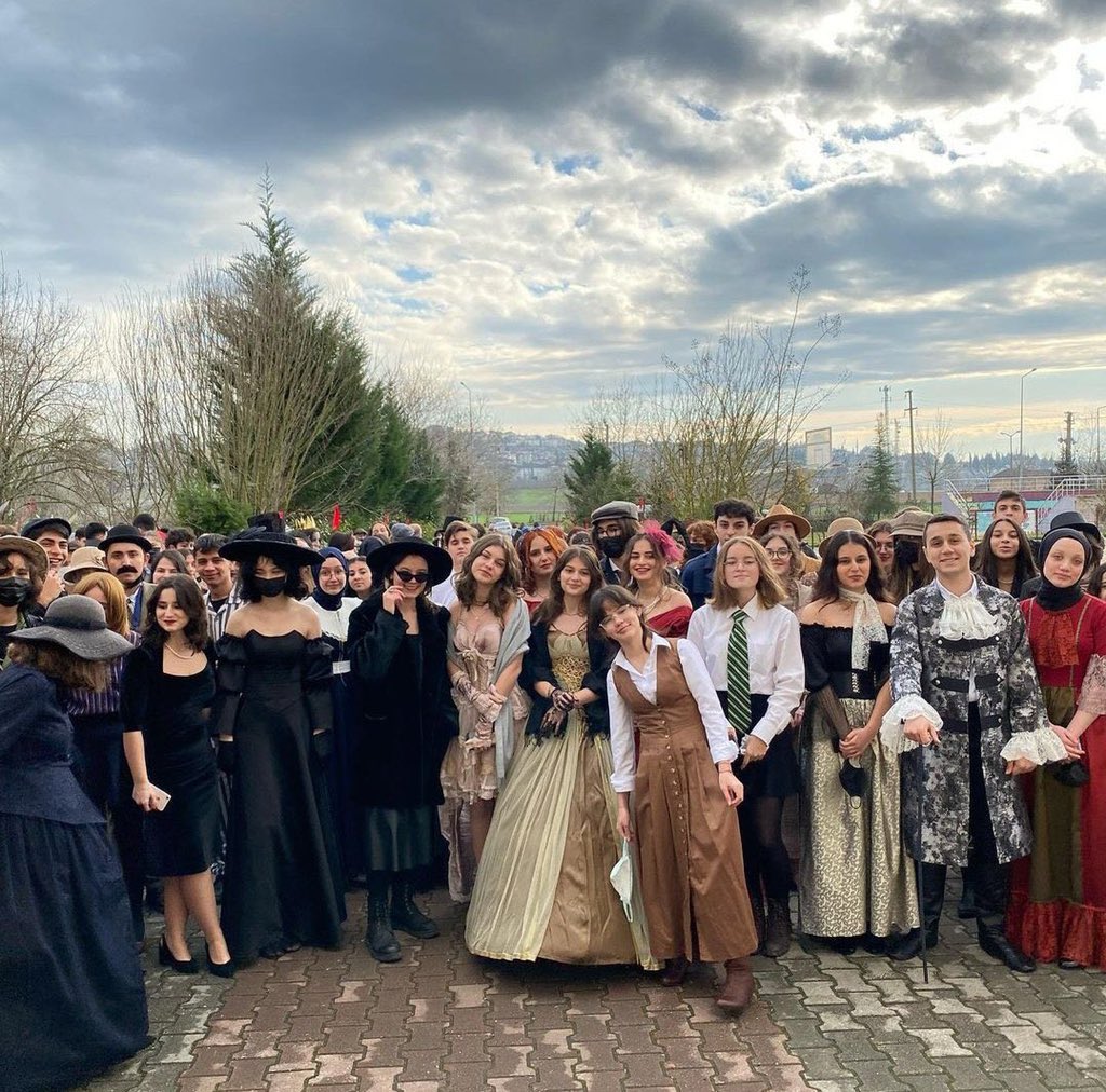 ferhatcakiroglu's tweet photo. Şehir Sakarya, Okul Cemil Meriç Sosyal Bilimler Lisesi, Ders taklitçilik, eziklik, Batı orta çağ kompleksi. Cemil Meriç’in kavgası içte derinleşirken bile Olimpos dağı çocuklarıylaydı. Türk gençliğini onlara benzetme kavgası değildi. @tcmeb https://t.co/hoAV59KxXp