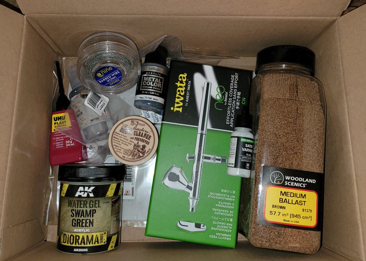 TheBaldGM's tweet photo. @RedgrassGames No real painting/building this week...
But working towards christmas (2 days off), and getting some painting done. A one-day delivery from #sceneryworkshop @sceneryworkshop. https://t.co/9CtVO0JtCs