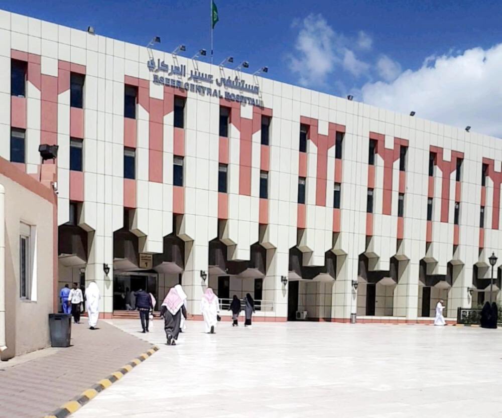 يارب سهل عمليتها واجعل يدين الأطباء برداً وسلاماً عليها  يّسر ولا تعسّر يا الله اللهم اني استودعتك اختي  فأحفظها بعينيكَ التي لا تنام..