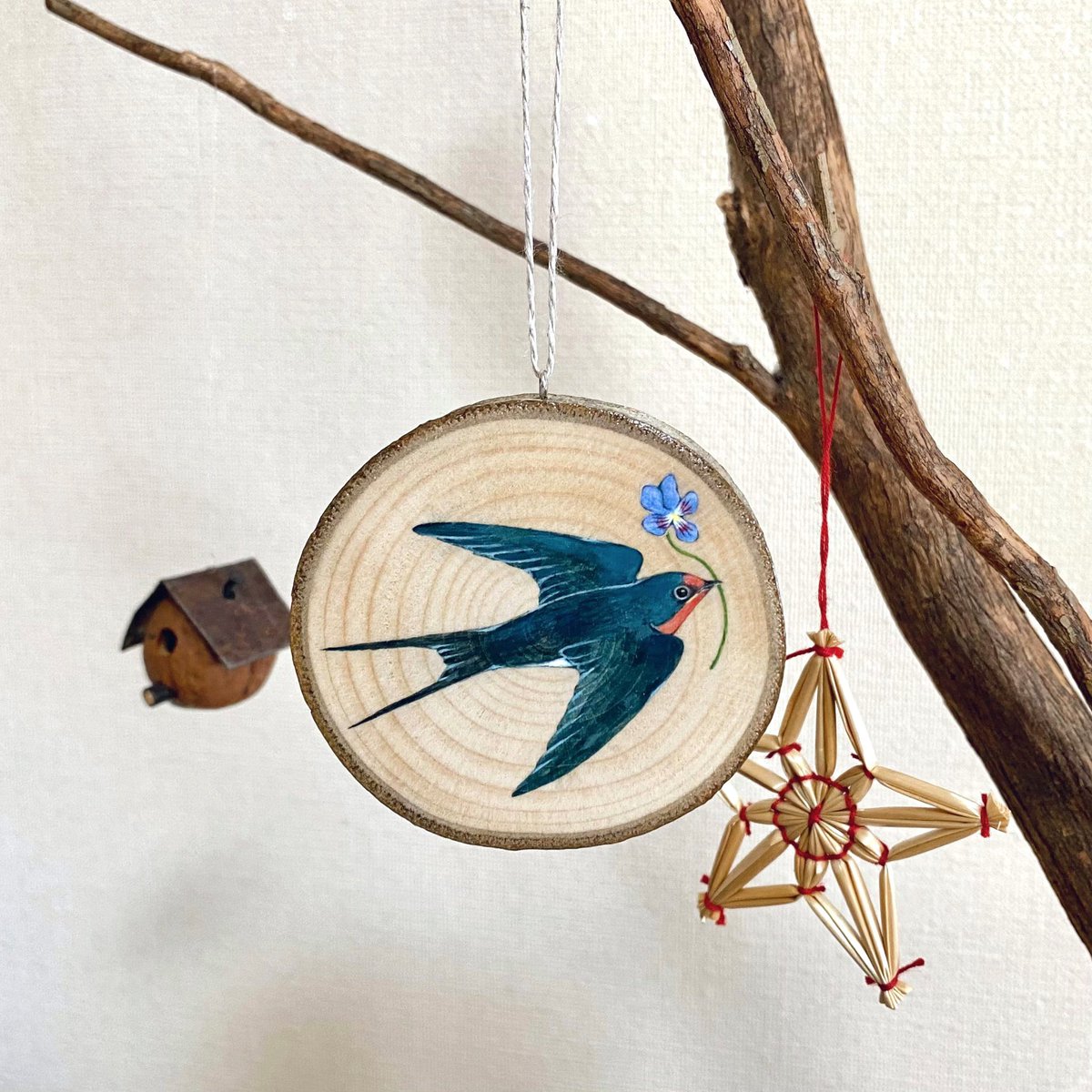 michikusa_ak's tweet photo. 明日12月23日(木)に木製オーナメント3点をOnline Galleryに掲載予定です。
全て手描きの原画になります。 https://t.co/vDyMIXJ4tJ