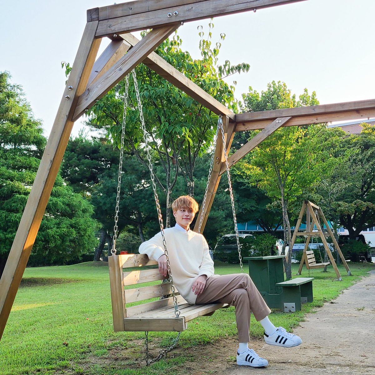 CUBE_YOOSEONHO's tweet photo. [📸] 오늘도 찬양한 하루 ✨

#유선호 #YOO_SEONHO
#소녀의세계2 #주찬양
#SEONHO_PIC https://t.co/EvXo2DXAMt