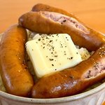 作り方が簡単で、その上とっても美味しそう!ソーセージやバターを使った、「炊き込みご飯」のレシピ!