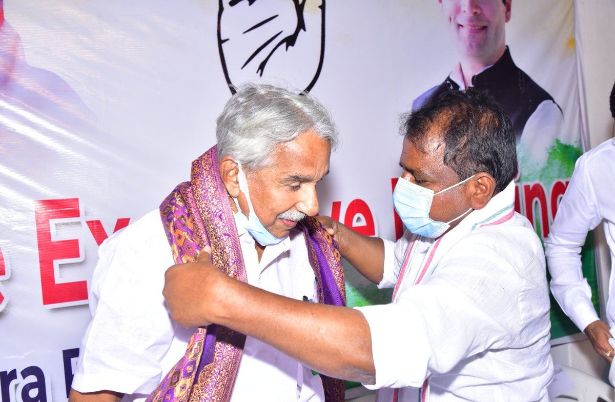 INC_Andhra's tweet photo. AICC General Secretary, in-charge of AP, @Oommen_Chandy Garu addressed the Executive Committee meeting today &amp; directed party leaders to expose the failures of the Union &amp; State govts. 

Before the meeting commenced, tributes were paid to former Chief Minister K. Rosaiah Garu. https://t.co/CvVnsa0zOG
