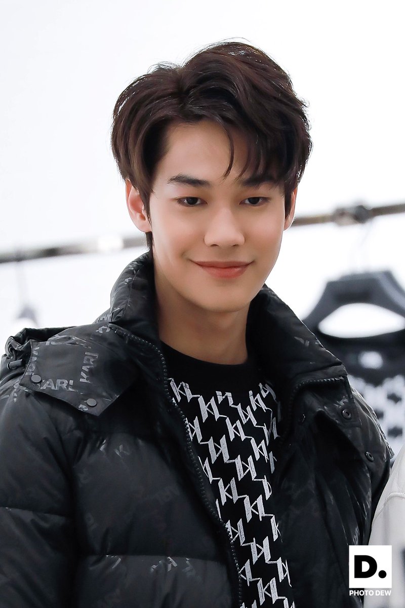 d_dew2000's tweet photo. •211222• — @dew_jsu 

หล่อมากคร้าบบบบบบ 

#dew_jsu #dewjirawat
#KarlLagerfeldxDewNani https://t.co/iHsooBz3X3