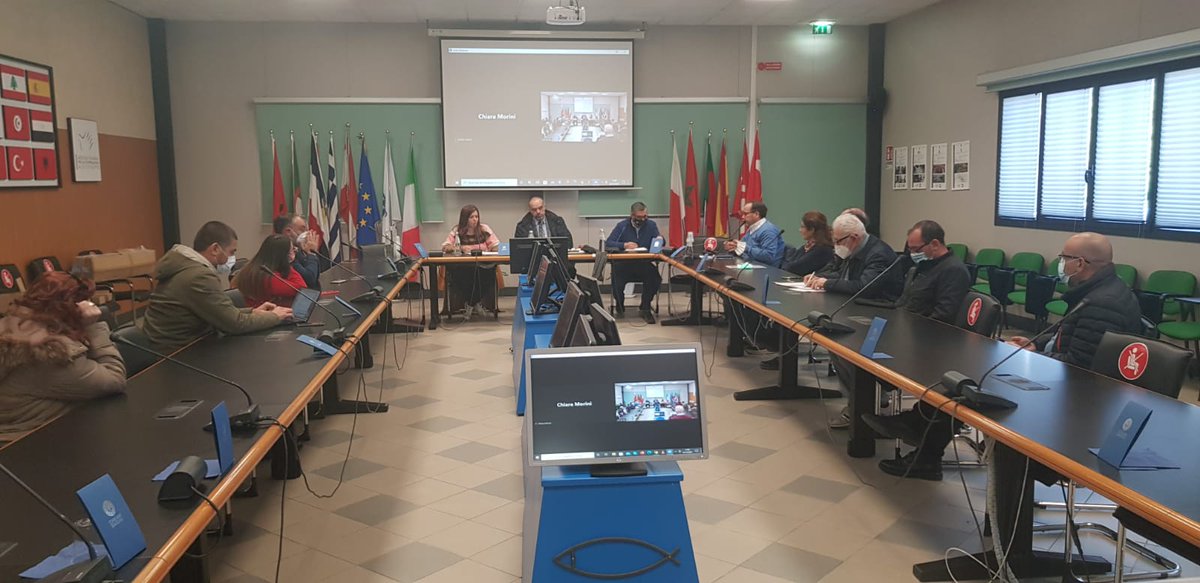 g_ladisa's tweet photo. Incontro tra Oronzo Milillo #ODAF e dipendenti e collaboratori @CIHEAMBari per allargare gli spazi di collaborazione professionale. https://t.co/5y1Ul6eIYI