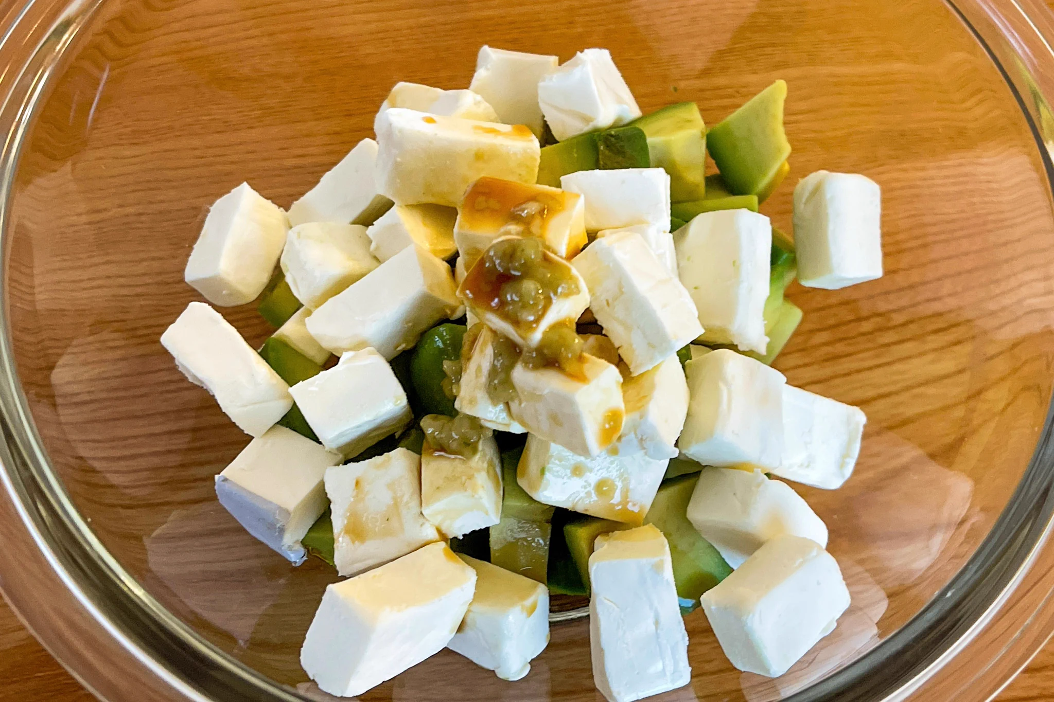 おつまみにもすごく良さそう！簡単2ステップで作れちゃう、「アボカド」レシピ！