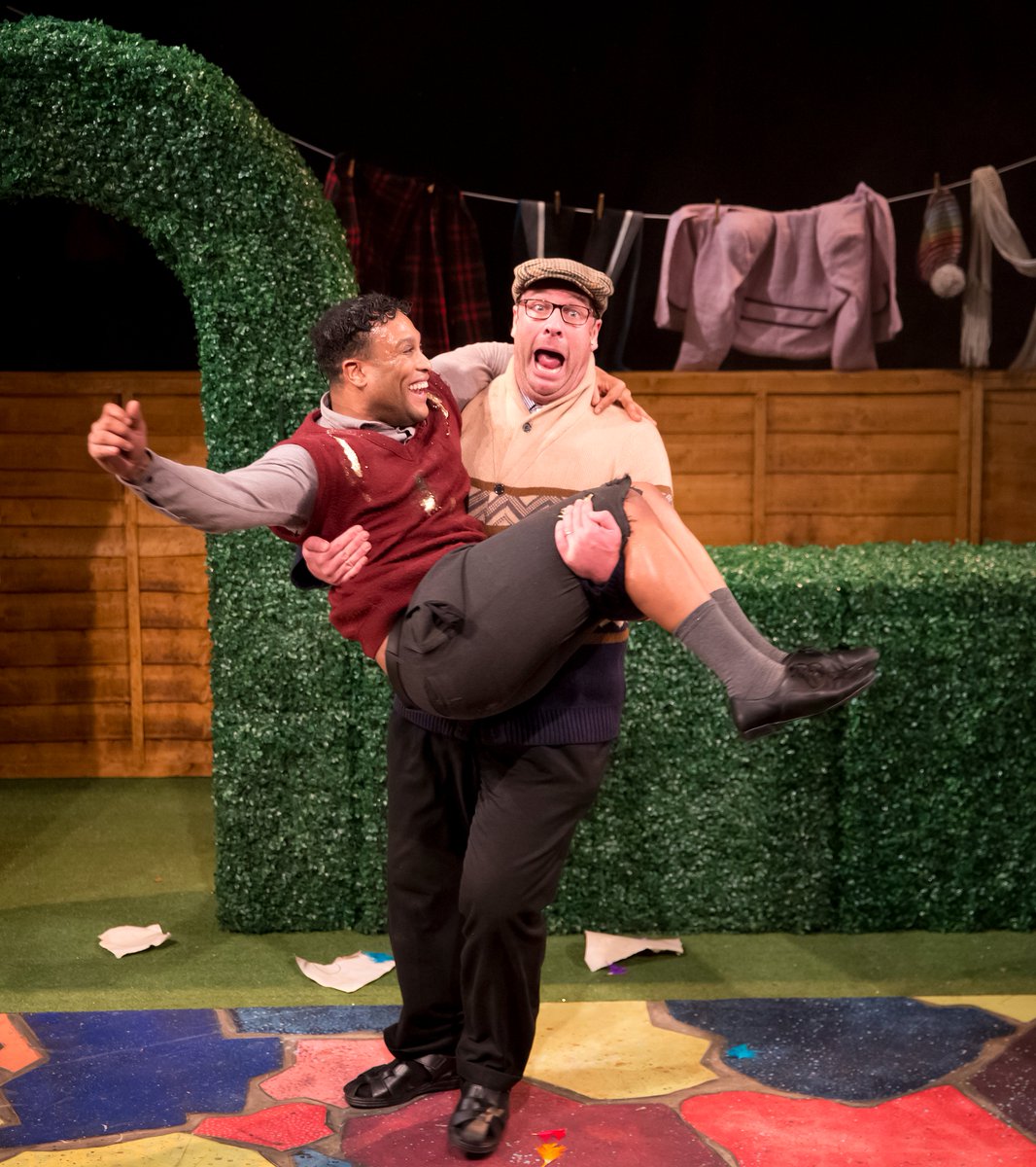 FullHouseTheaCo's tweet photo. Just 6 more shows to go, where has the year gone! Time to make memories with the ones you care for @TheHatFactory

3 sleeps until Christmas

https://t.co/X7ruJizkpc

#christmasshow #FullHouse #thehatfactory #culturetrust #TheElvesandtheshoemaker #festivefun #elfonashelf #Luton https://t.co/DwrU6Ysl94