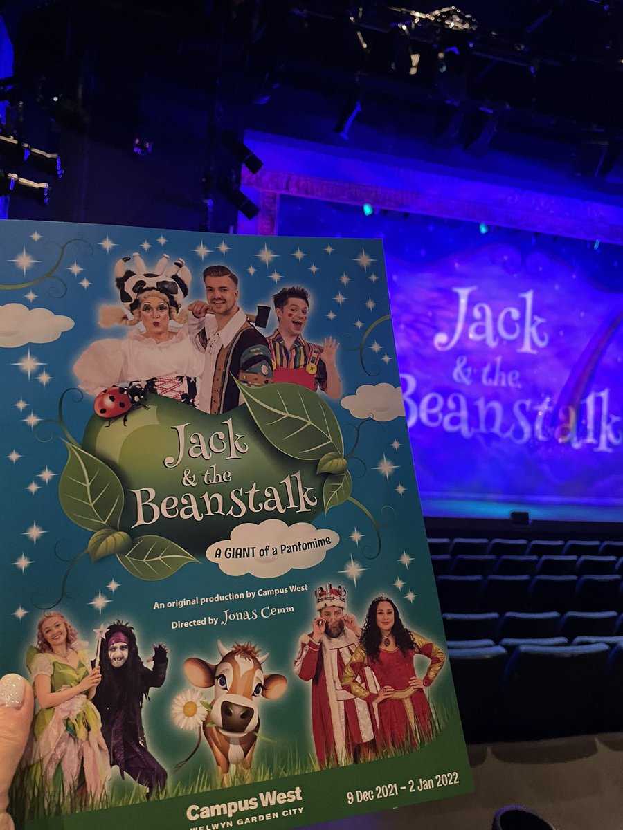 LeannBish's tweet photo. Oh what fun! Thank you @cwewgc for bringing back the Christmas panto magic #staysafe #staymerry https://t.co/6dc6f5tJqn