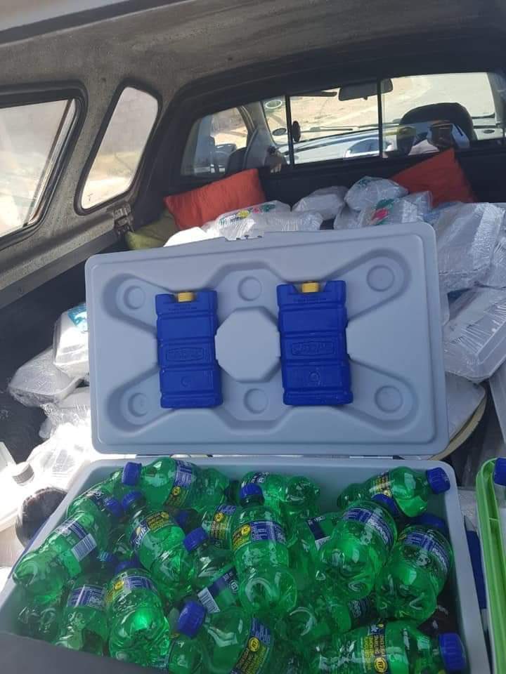 nkosazana_the's tweet photo. My Big sister and brother in law and fam have this tradition they do every Christmas where they cook meals for the homeless be donate clothes kwazakhele and surroundings in PE, they are asking for any kinds of donations or volunteers around PE. Dm me 4 more details.#GirlTalkZA https://t.co/qzcEmN10rL