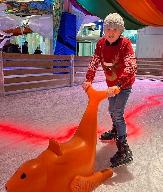 UnrealXmas's tweet photo. Smiles are bound to follow when stepping onto our ice path! 🥰❄️⛸️

📸 @familyonthegomcr

#UnrealXmas #Manchester https://t.co/QkCZeeBrLn