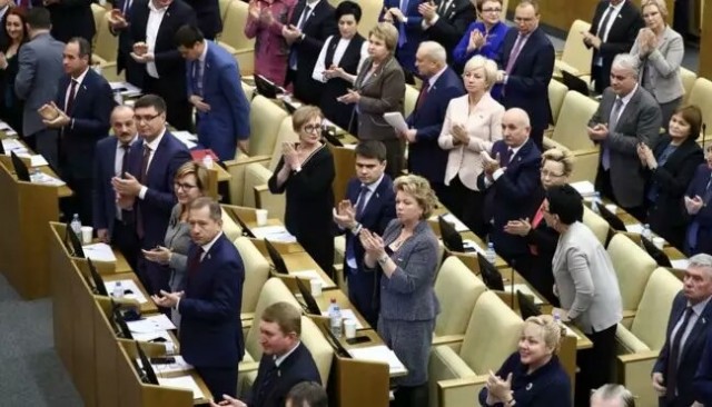 abeliakov's tweet photo. 📌Госдума отложила срок обязательного отказа российских чиновников от зарубежного гражданства и вида на жительство (ВНЖ) за границей: https://t.co/dbm0hxvKZ4 https://t.co/NOQtOokK1S