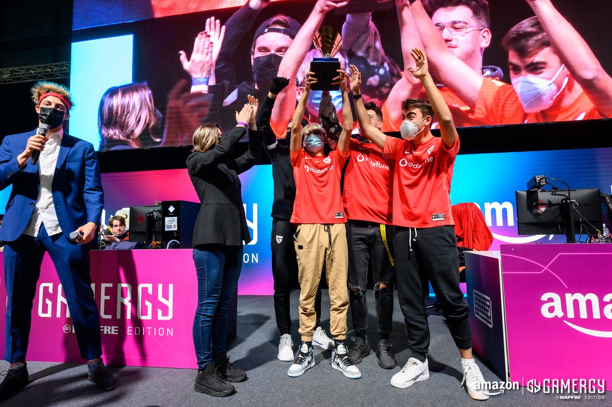 ¡El pasado domingo @GiantsGaming se proclamó campeón del #GamergyMasters: Rocket League con un reverse sweep contra #bebesotes durante #AmazonGamergy2021! ⭐ @AtomikRL ⭐ @VKSailen ⭐ @DmentZa ⭐ @ByJesuxEsP