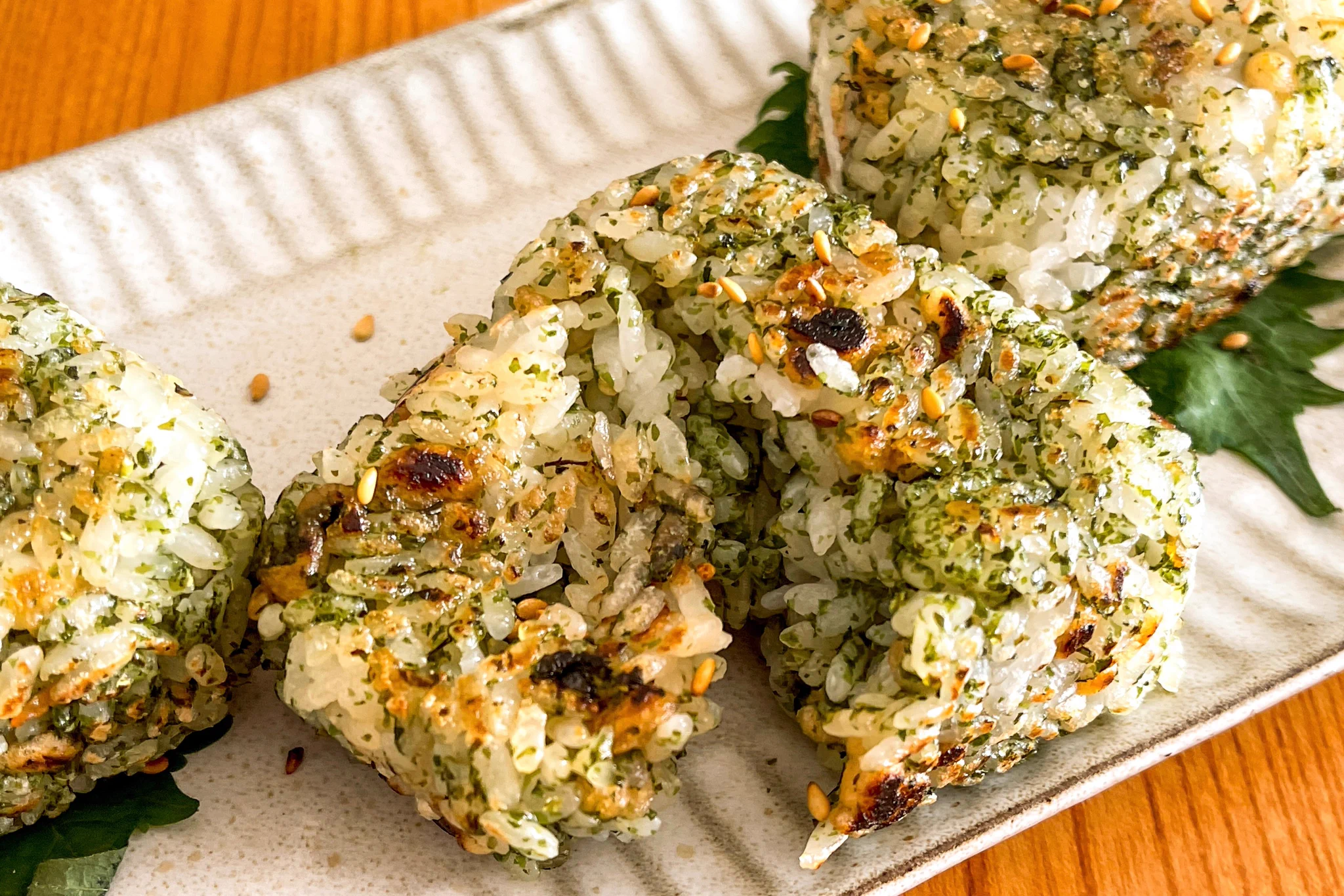 背徳感たっぷり！天かすたっぷりの「悪魔の焼きおにぎり」が絶品！