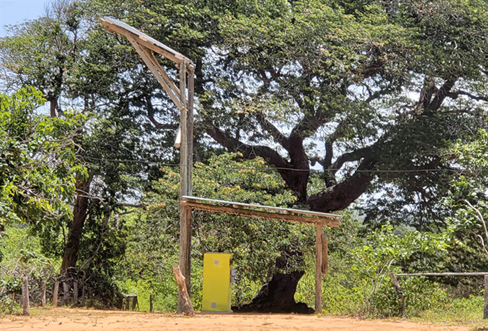RashiqFataar's tweet photo. Located in the area of Magunze, Mozambique the Solar Giraffe is a communal space designed by Ruben Morgado. It consists of photovoltaic panels that provides power to mobile charging outlets and a radio player. 

#solargiraffe #Sustainability 

Read more: https://t.co/NYFdA6iiUv https://t.co/gZ1mbU1pjL