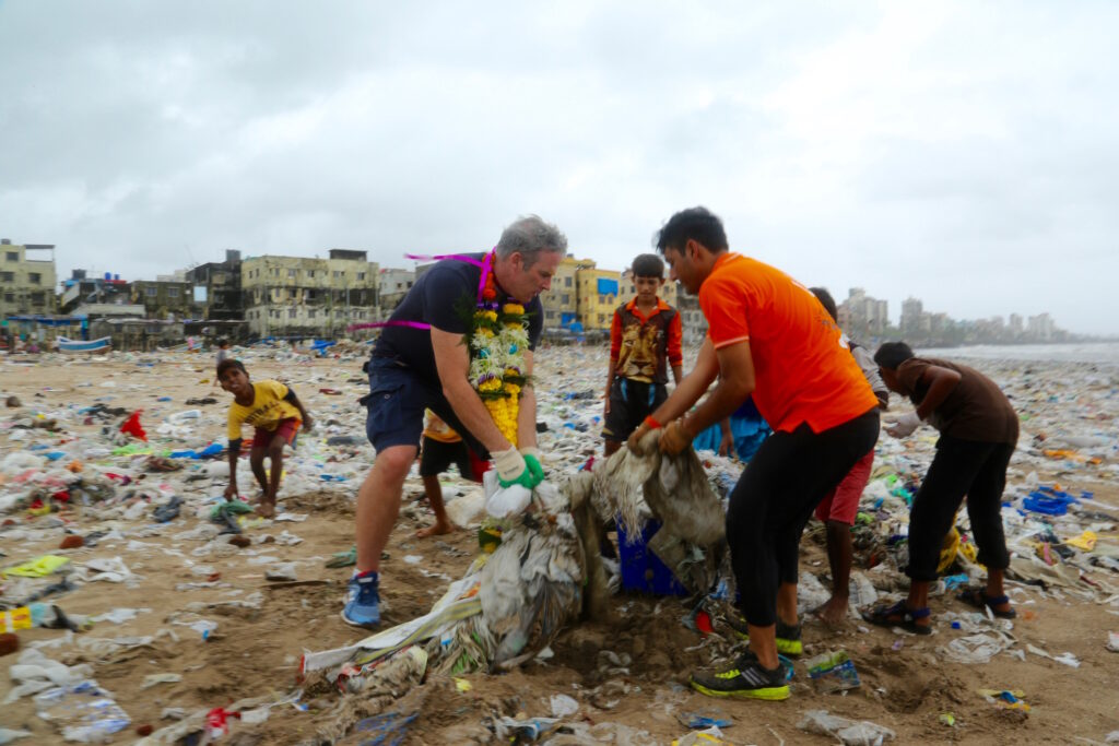 LewisPughFDN's tweet photo. 'My New Year’s Resolution for the Climate: Start at Your Feet'

Please read @LewisPugh's latest blog 📖👇
https://t.co/JNftVdaNFN https://t.co/zMz1zN79YG