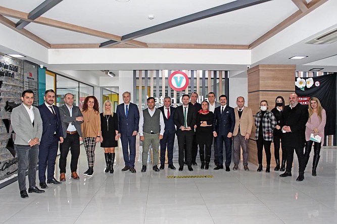turay_kesler's tweet photo. 2015 yılından beri Vatan Okulları Genel Müdür Yard. olarak görev yapan Yüksel KUTOĞLU @VatanEgitim Genel Müdürü olarak atanmıştır. Genel Müdürlük Görevinden ayrılan Orhan DAĞHAN’a katkılarından dolayı teşekkür eder, başarılar dilerim. @VatanEgitim @orhandaghan0 @YukselKutoglu https://t.co/rw4ZS4TIgK