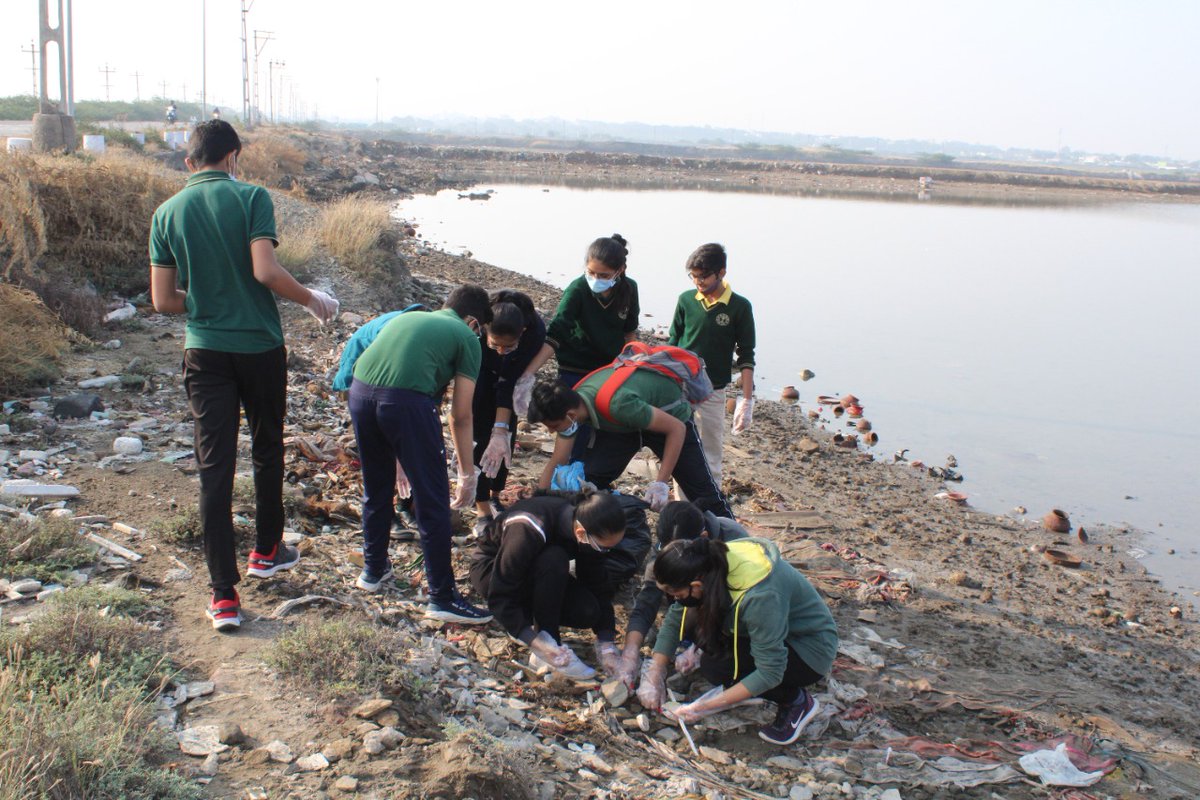 NCC_Dte_Gujarat's tweet photo. #PuneetSagar
Cdts &amp; 08 ex cadets of 8 GUJ NU NCC, Jamnagar, carried out Beach cleaning at Rozi port. 27kg of #plasticwaste was collected. Vendors &amp; port workers pledged to reduce #plasticpollution
@DefencePRO_Guj
@HQ_DG_NCC
@jitu_vaghani
@Bhupendrapbjp
@GovernorofGuj https://t.co/WrcUJSmjau
