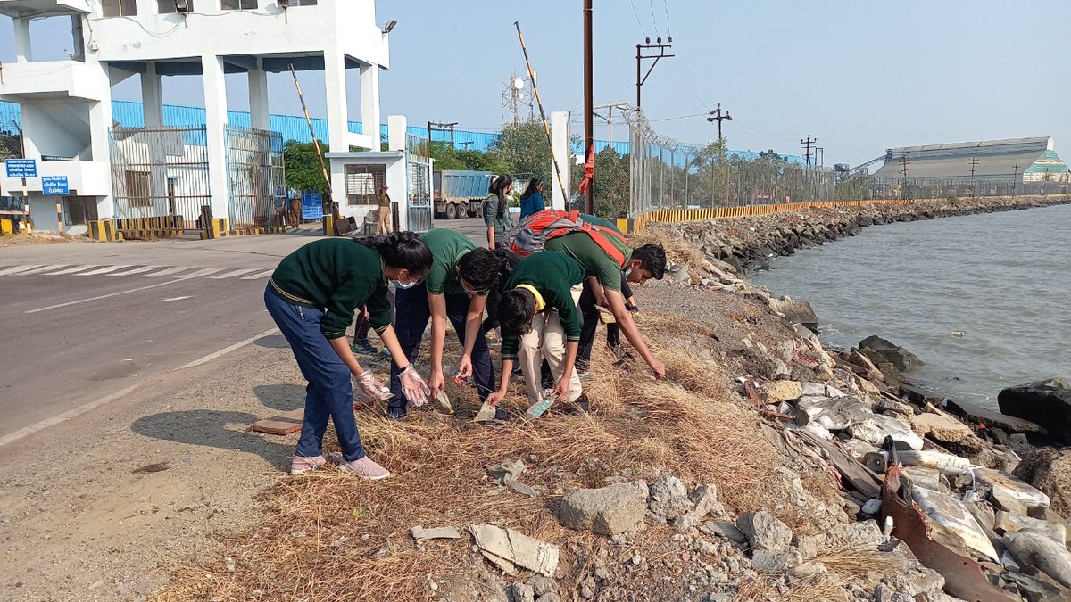 NCC_Dte_Gujarat's tweet photo. #PuneetSagar
Cdts &amp; 08 ex cadets of 8 GUJ NU NCC, Jamnagar, carried out Beach cleaning at Rozi port. 27kg of #plasticwaste was collected. Vendors &amp; port workers pledged to reduce #plasticpollution
@DefencePRO_Guj
@HQ_DG_NCC
@jitu_vaghani
@Bhupendrapbjp
@GovernorofGuj https://t.co/WrcUJSmjau