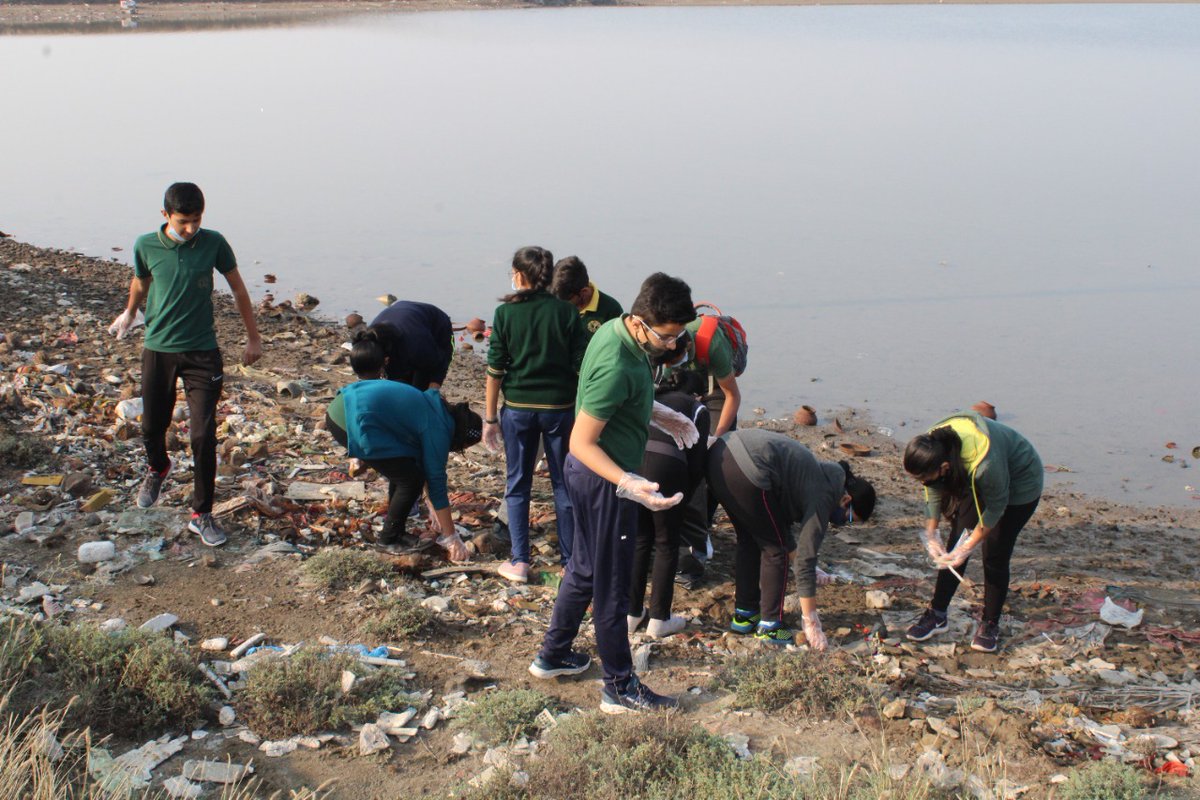 NCC_Dte_Gujarat's tweet photo. #PuneetSagar
Cdts &amp; 08 ex cadets of 8 GUJ NU NCC, Jamnagar, carried out Beach cleaning at Rozi port. 27kg of #plasticwaste was collected. Vendors &amp; port workers pledged to reduce #plasticpollution
@DefencePRO_Guj
@HQ_DG_NCC
@jitu_vaghani
@Bhupendrapbjp
@GovernorofGuj https://t.co/WrcUJSmjau