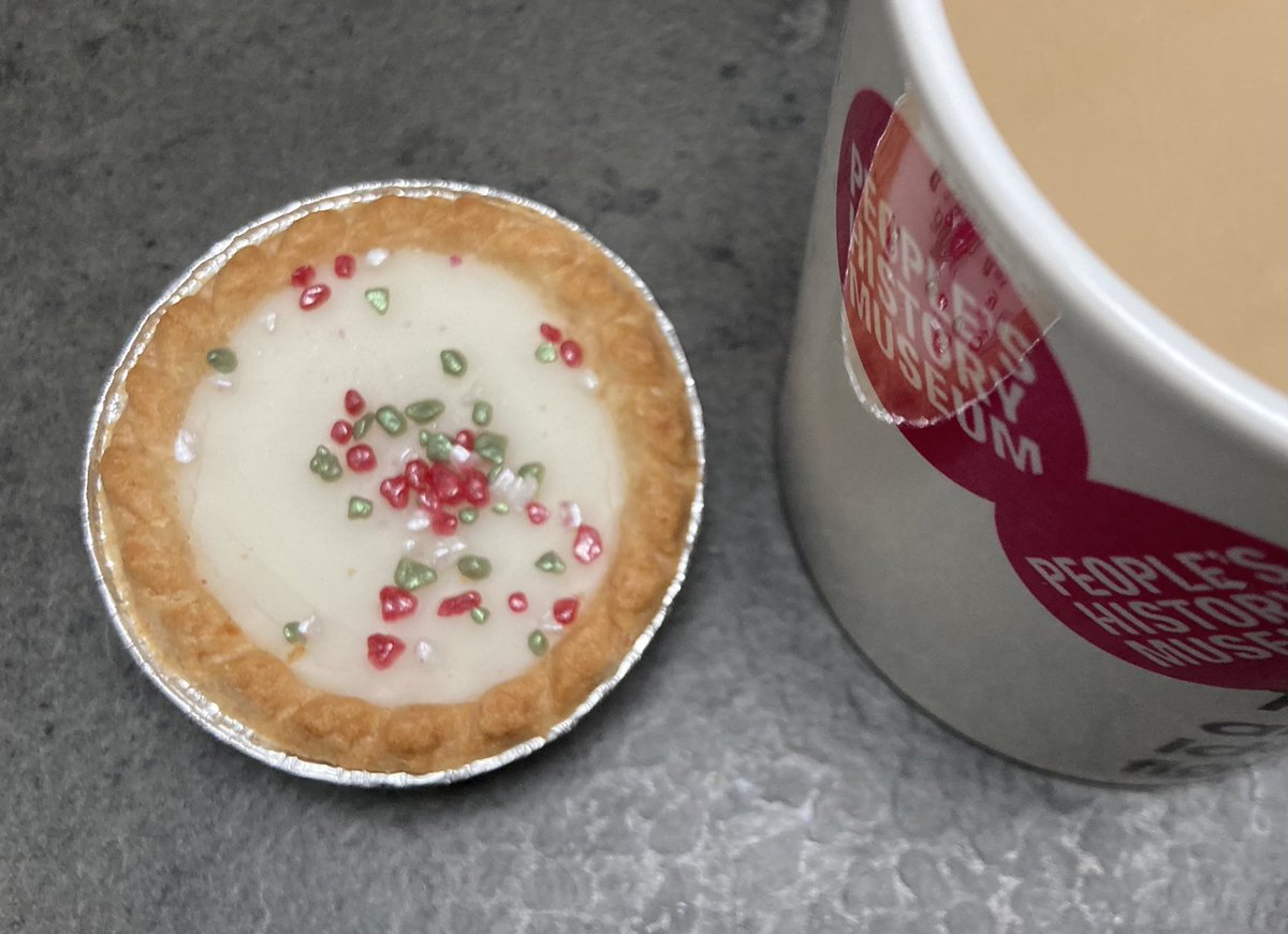laurahd's tweet photo. I heart bakewells. The only thing I hate about bakewells is that glacé cherry. These seasonal versions from Mr Kipling, FTW! #ExceedinglyGood https://t.co/kRYPEe6rYW
