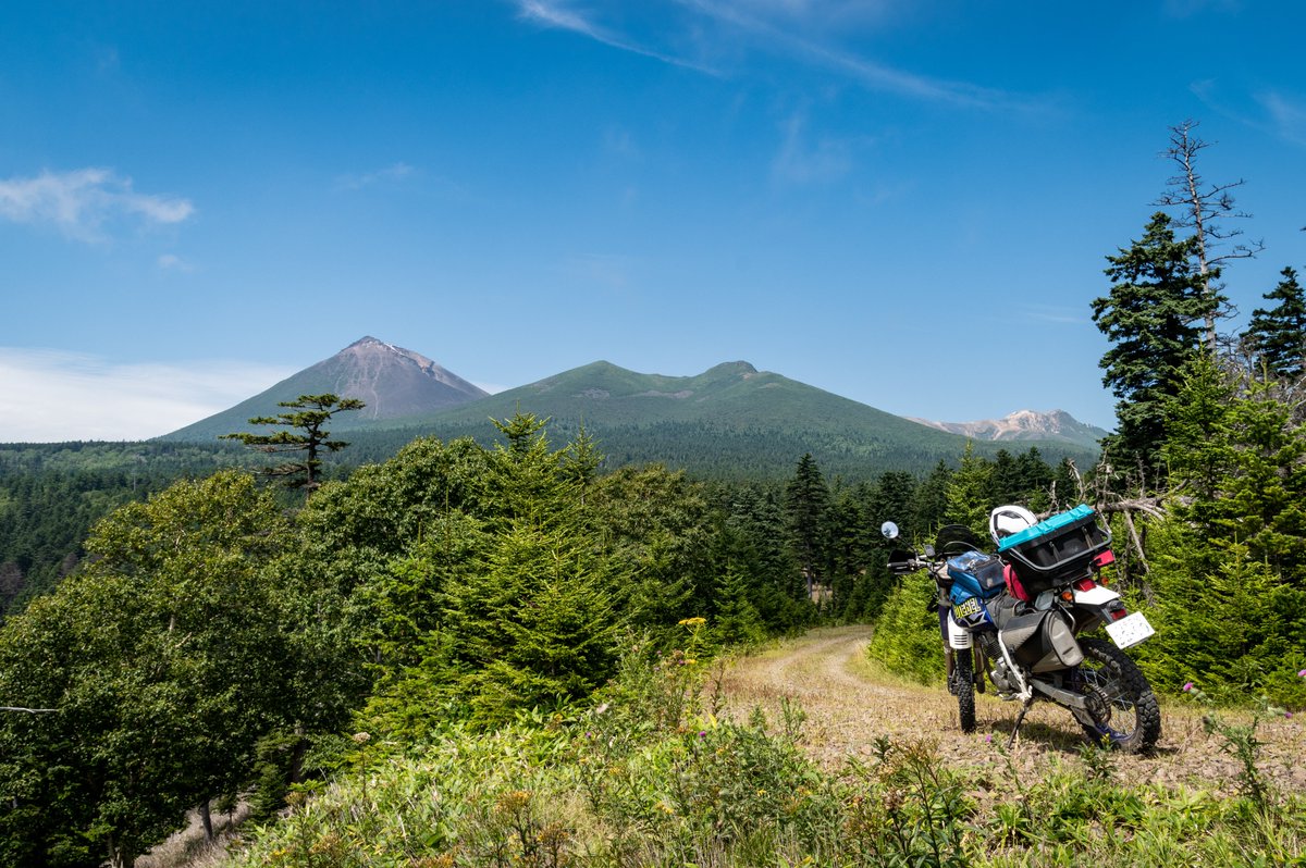 #TM2022読者投稿 
2021年　北海道のとある林道。青空。