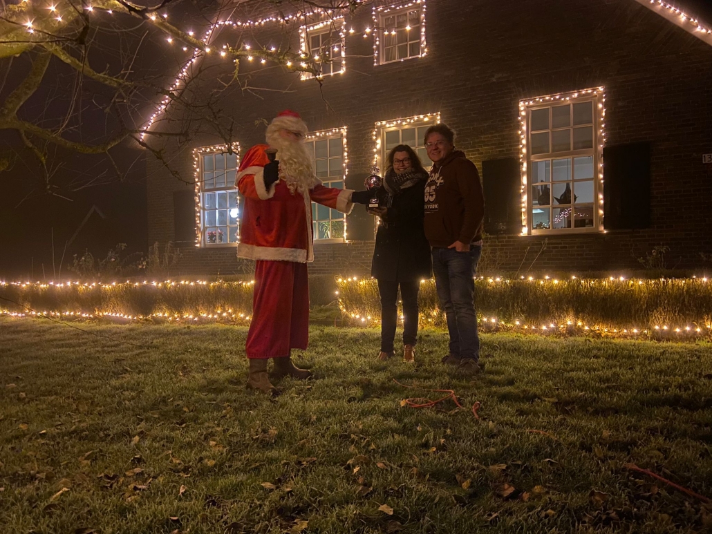 Nieuw bericht: (Winnaar mooiste kersthuis van Oosteinde 2021) op Buurtvereniging Oosteinde - bvoosteinde.nl/winnaar-mooist…