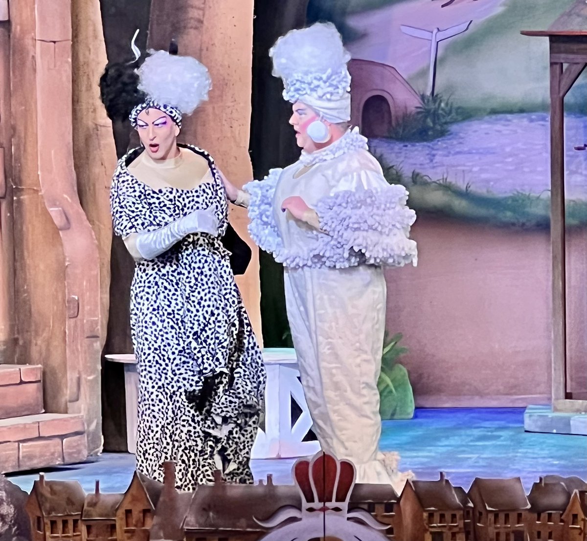 duchess_daeche1's tweet photo. So glad that #JeffCapel and I got to see @KrisMilnes showcase his drag queen alter ego for the first time last night, alongside @nelsonchris82 in #Cinderella @TheWaterside1 - a lot of laughs and so wonderful to hear and see the children in the audience have such a good time 🎭🎄 https://t.co/iC5dHMkuNW