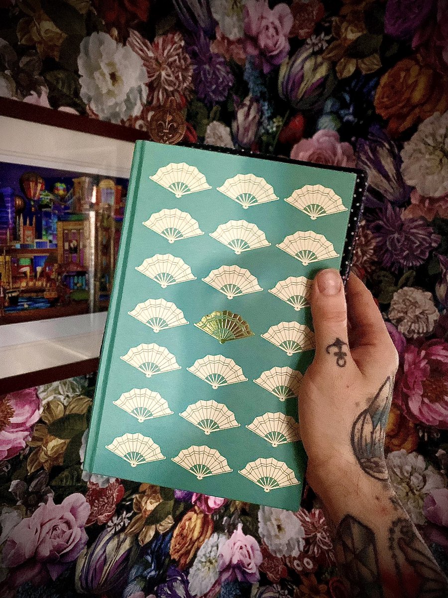 DMan1504's tweet image. 🎩Well what a fabulous and fun romp of a book this is!🎩
#ALadysGuide is sure to make anyone giggle at its observations, be drawn into Kitty’s story and leave you with a huge smile on your face.Full review to follow!Thank you @HarperFiction for this gorgeous proof! @SophieHIrwin