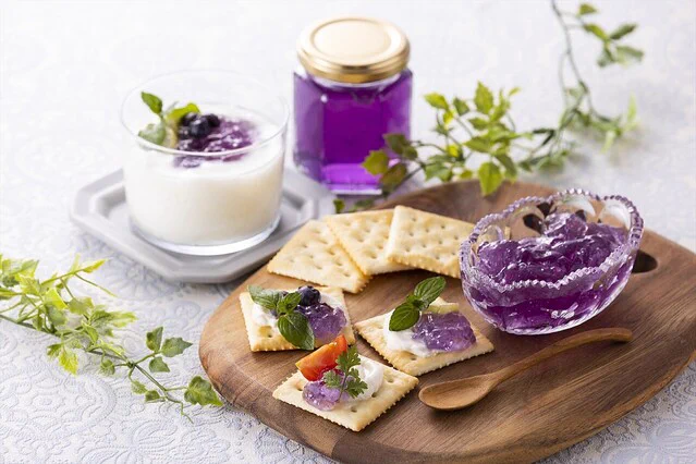 ヴィレヴァンのオンラインストアから購入可能！藤の花をイメージした「青い森の天然藤色りんごジャム」が話題に！