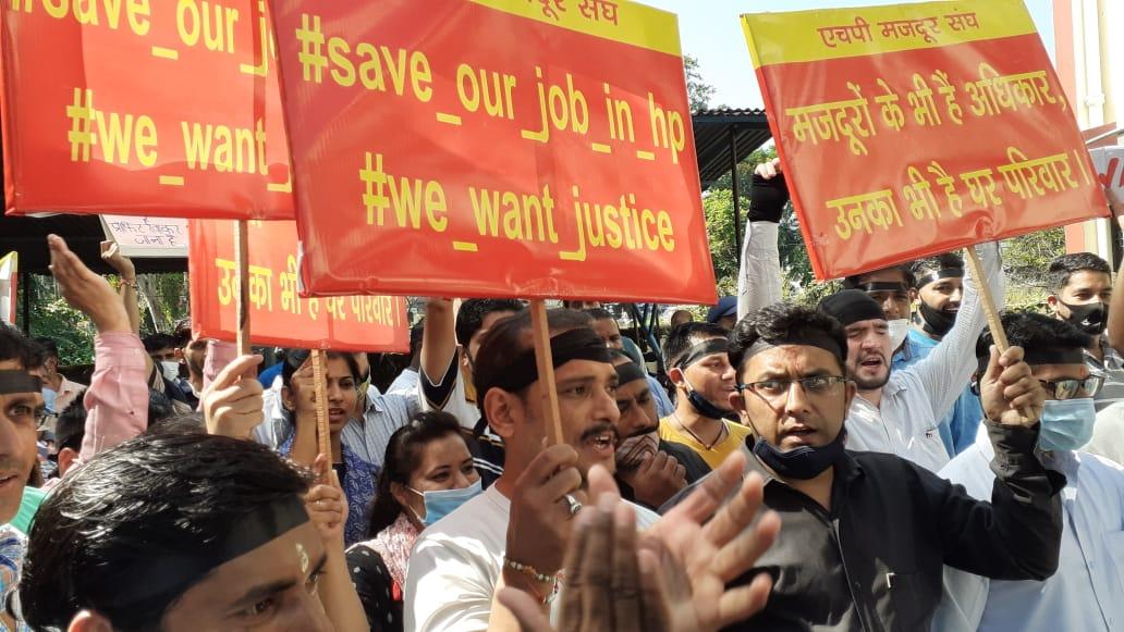 dctripathi0278's tweet photo. @HPEmployees @pushkardhami @HP #Boycotthp
#KeepReinventing
Answer me..heard this for the first time and also saw how HP company can kick in the stomach of its employees even after earning so much profit and that too the employee who is working in the company continuously for 14 years. https://t.co/5YmF03mVUB