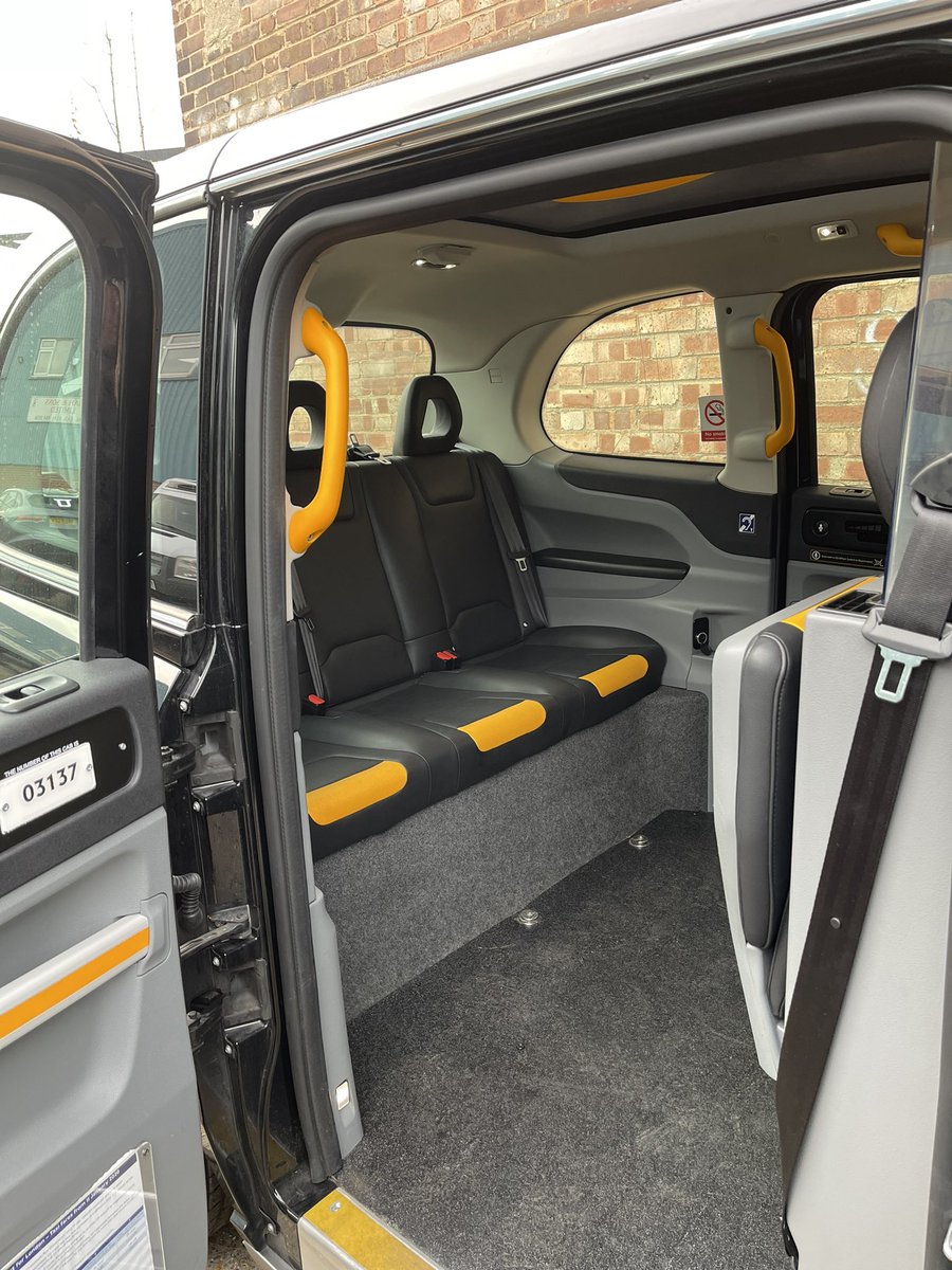 We have had one TXE vista comfort plus become available today! It has been cleaned and ready to go and is ready to drive away today🚕 Give us a call today on 02088077931 to speak to one of our team for more information 👍