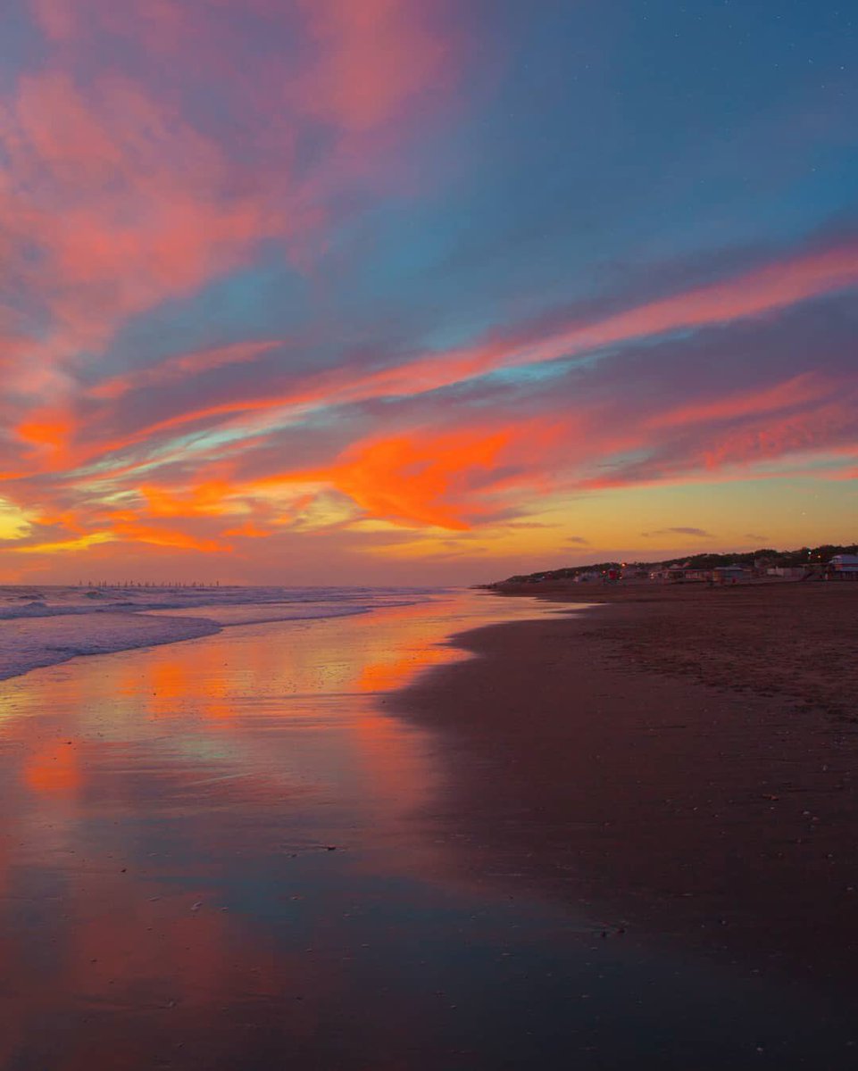 Что ж, вот мне и стукнуло 19 лет. Время, куда ты летишь… С Днём Рождения меня, как говорится. Сегодня ночью мой парень поздравил меня, написав для меня стихотворение. Это было просто чудесно. Писать в Тви желания и времени пока нет, но про такое событие захотелось написать.