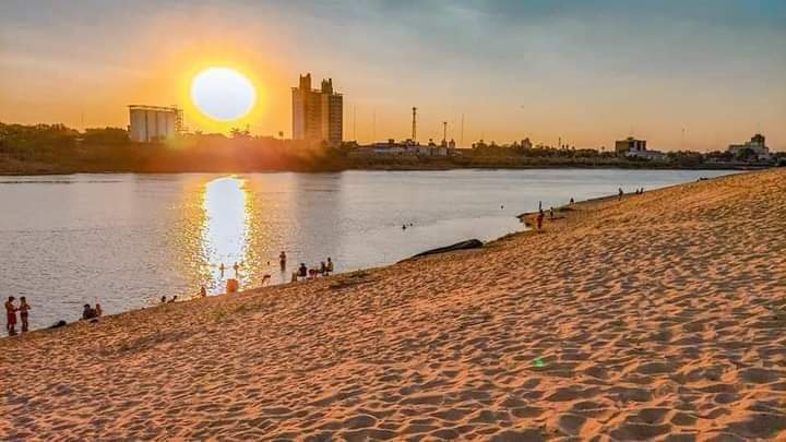 Hostalalberdiv1's tweet photo. Les muestro la hermosa playa de @alberdipy, serquita de Asunciรณn, a tan solo 142km, nuestro hostal esta a tan solo 200mtrs y contamos con exelentes precios en alojamiento, le esperamos ๐๐๐ https://t.co/tkcGWRTU0F #paraguaytour #alberdipy #hostalalberdiviejo https://t.co/a9sXRdp1Bp