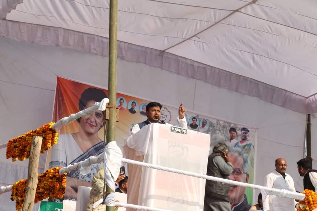 ZishanIYC's tweet photo. माननीय छतीसगढ़ के मुख्यमंत्री श्री @bhupeshbaghel जी ,उत्तरप्रदेश कांग्रेस के प्रदेश अध्यक्ष श्री @AjayLalluINC जी, राष्ट्रीय सचिव श्री #Rajesh_Tiwari जी के साथ राष्ट्रीय सचिव @IYC बड़े भाई @AlamTauquirJNU साहब लखीमपुर कार्यक्रम मैं .
@INCIndia @INCSandesh @priyankagandhi https://t.co/TqAn4OZLwN