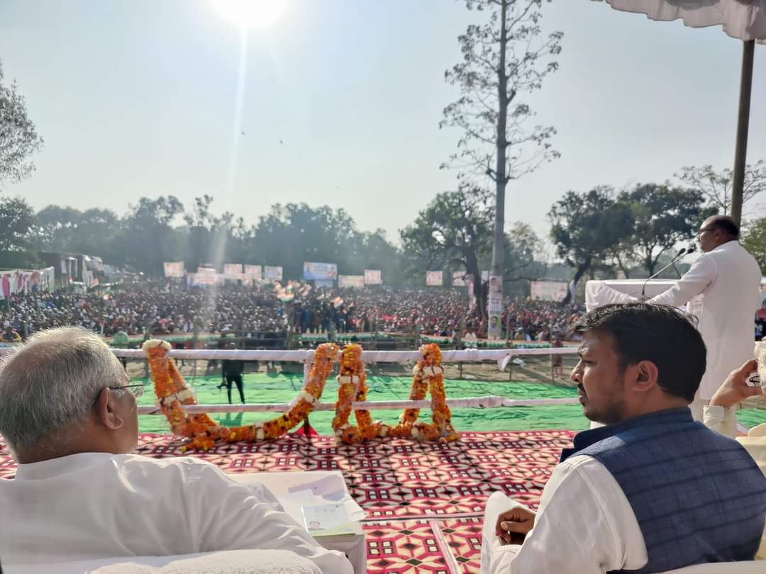 ZishanIYC's tweet photo. माननीय छतीसगढ़ के मुख्यमंत्री श्री @bhupeshbaghel जी ,उत्तरप्रदेश कांग्रेस के प्रदेश अध्यक्ष श्री @AjayLalluINC जी, राष्ट्रीय सचिव श्री #Rajesh_Tiwari जी के साथ राष्ट्रीय सचिव @IYC बड़े भाई @AlamTauquirJNU साहब लखीमपुर कार्यक्रम मैं .
@INCIndia @INCSandesh @priyankagandhi https://t.co/TqAn4OZLwN