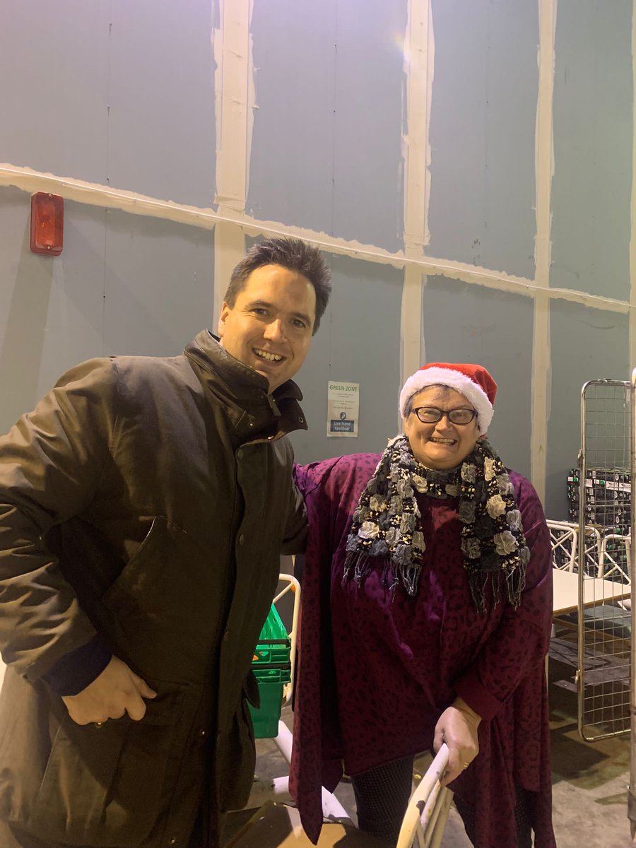 Hygrove_homes's tweet photo. Busy day helping with collection and deliveries. All in a great cause organised by @carolynharris24 #EveryoneDeservesAChristmas https://t.co/gQksIJK7Qe