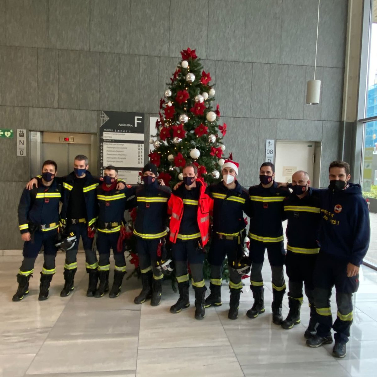 🌟 Un any més, la màgia del #NadalASantPau arriba als petits i petites ingressats a l'Hospital.

Gràcies de tot 💙 Fundació Enriqueta Villavecchia,  <a href="/Bombersolidaris/">Bombers Solidaris</a> i Pare Noel 😊 per fer-ho possible!