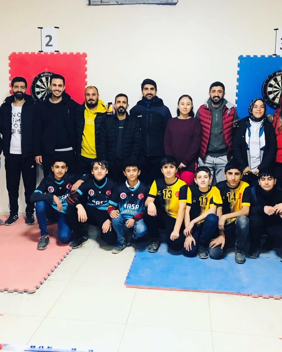 Kız öğrencilerimizden sonra bir başarı haberi de erkek dart takımımızdan geldi. Erkek dart takımımız Viranşehir de yapılan Okul Sporları Dart turnuvasında okulumuz Yıldız Erkekler Dart ilçe 3. sü olmuştur. 

Beden eğitimi öğretmenlerimizi ve öğrencilerimizi tebrik ediyoruz. 👏👏