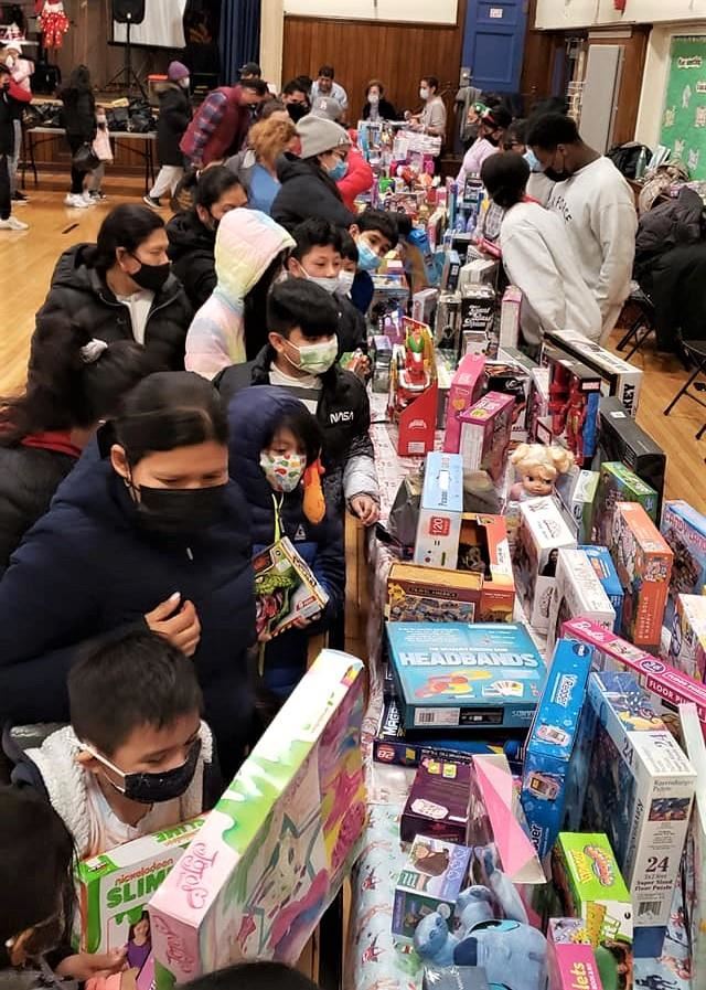 Washington Elementary School hosted a toy giveaway on Dec. 18 sponsored by the West Orange Hispanic Foundation with help from the Township of West Orange and St. Barnabas Medical Center. Click to see more pictures: bit.ly/3FjICyQ

<a href="/WashElementary/">Marie DeMaio</a>
