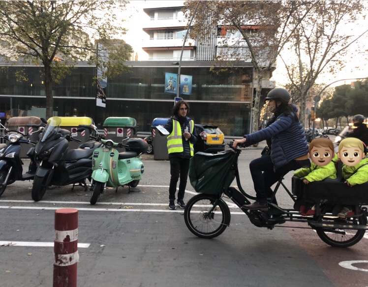 bacc_cat's tweet photo. #Bacc | Aquesta setmana hem fet una jornada més de la campanya #Bcivisme, on recordem la importància de conèixer els drets i deures de la #bicibcn 😊🚲
📍@BCN_LesCorts
Amb el suport de @bcn_ajuntament 🤝 https://t.co/ERqJI7wSmr