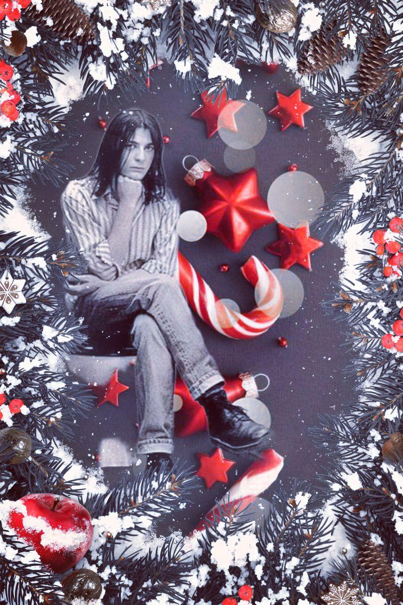 insatiableones_'s tweet photo. It's 22nd December and here's door 22 of our @suedehq Suedemas Advent Calendar 🎄 https://t.co/1enewb1HnC
